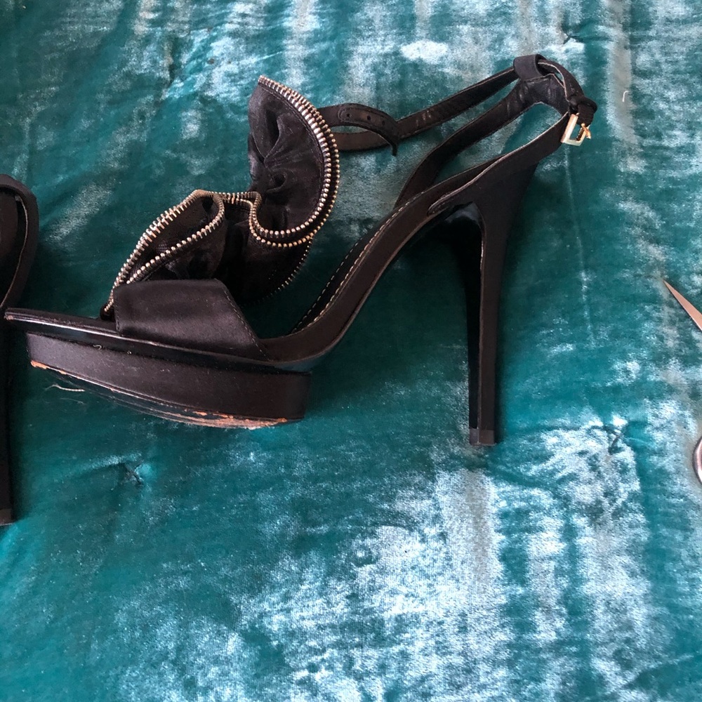 Report Signature Ruffle Stilettos - Picture 4 of 7